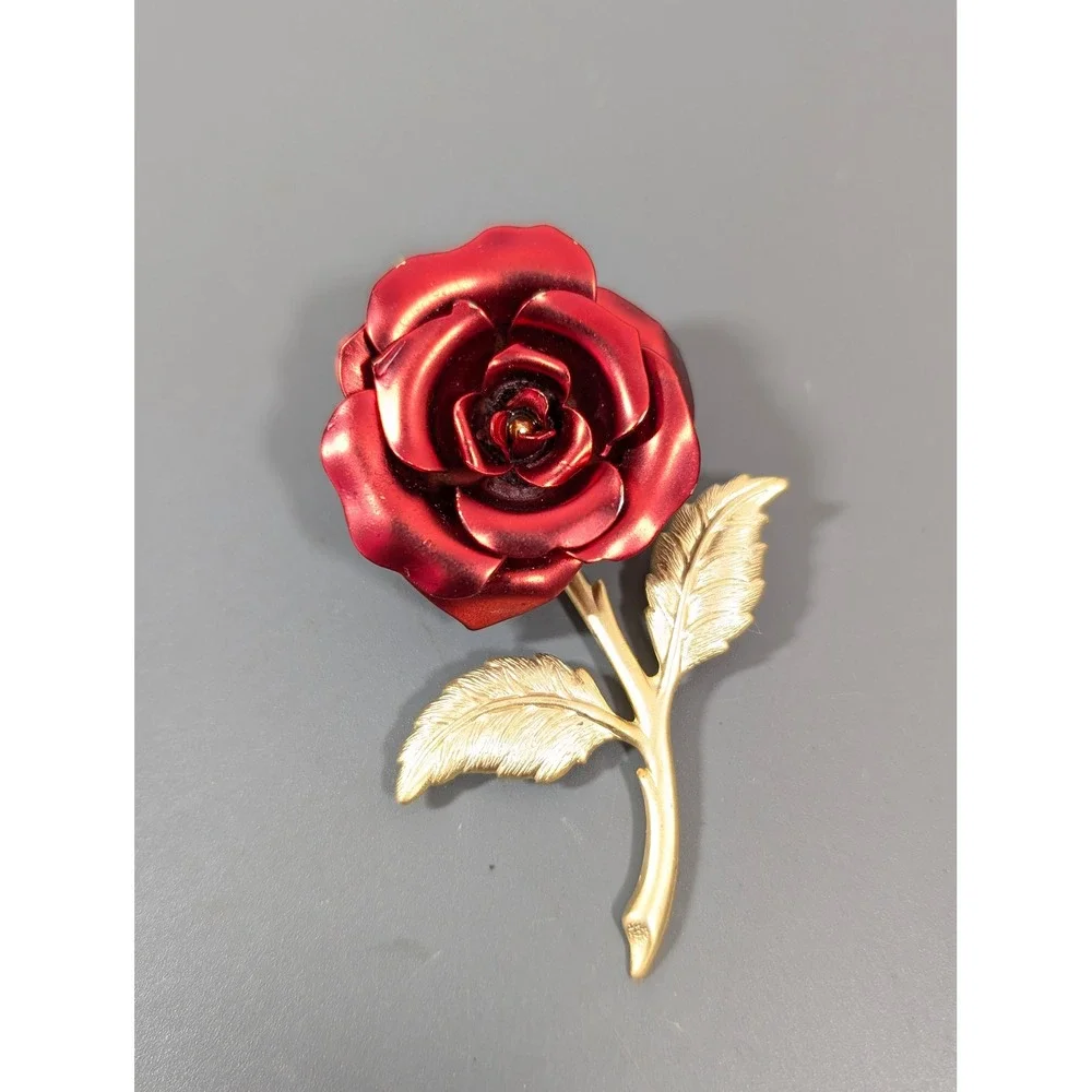 Vintage Red Rose Brooch Gold‎ Tone Metal Floral Pin